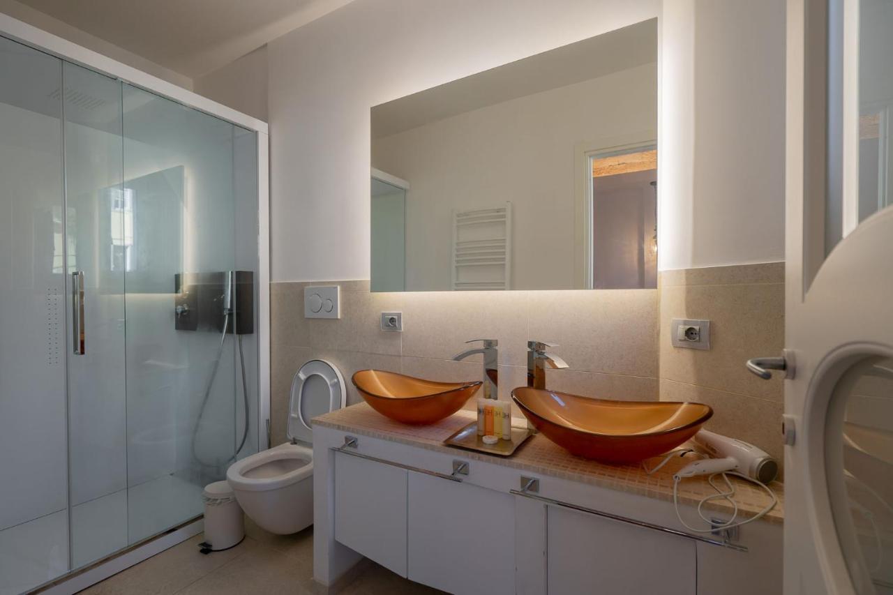 Central Business Guest house *